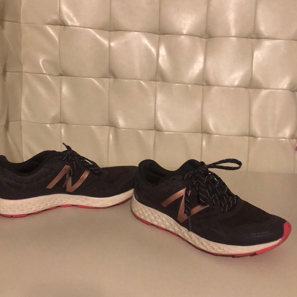 Women’s New Balance tennis shoes